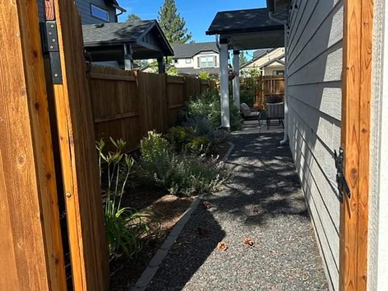 692 W Willitts St — Photo 30