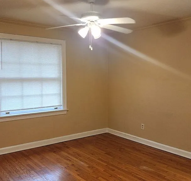 charming 2-bedroom, 1-bath upstairs rental — Photo 12