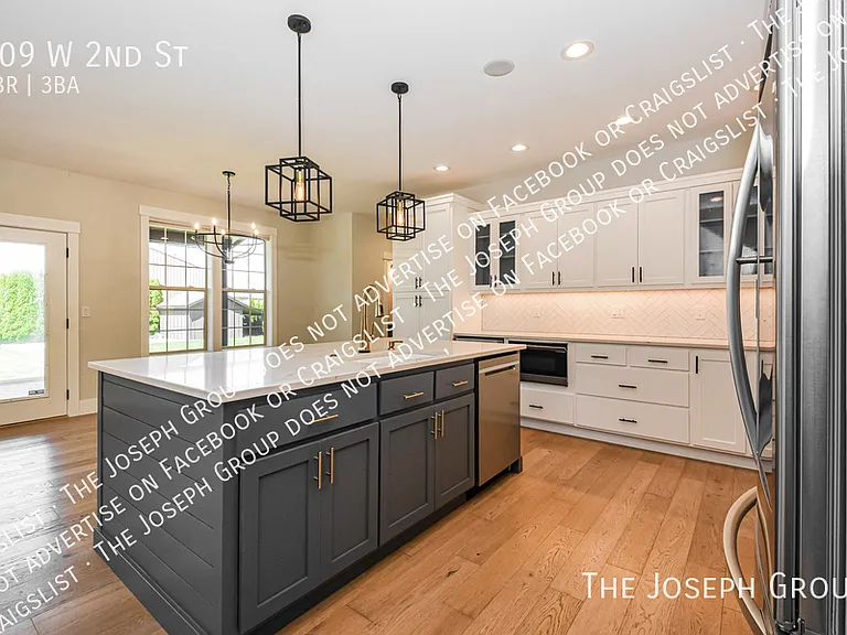 109 W 2nd St — Photo 8