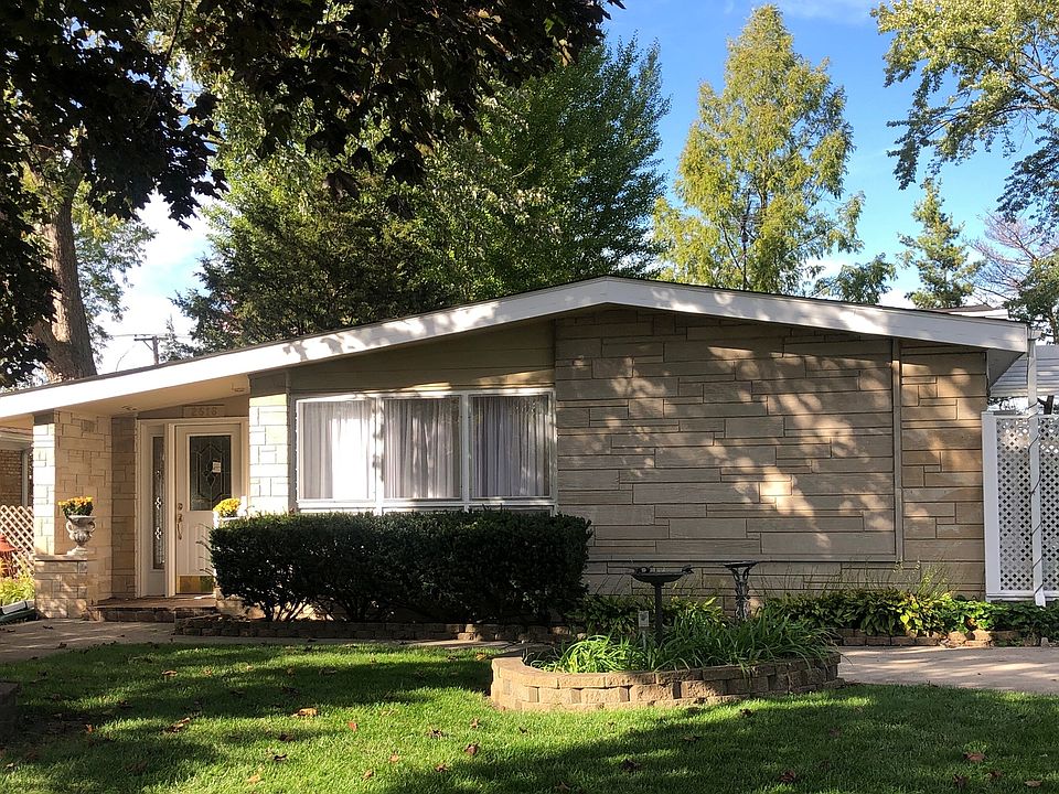 1st image of 2616 Fontana Dr