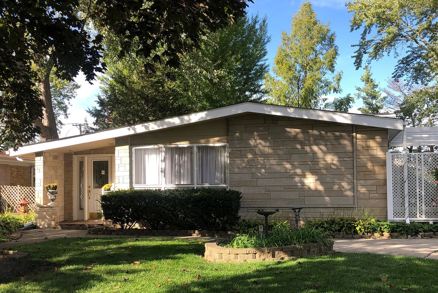 2616 Fontana Dr photo 1
