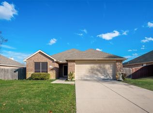 104 Buckingham Dr, Waxahachie, TX 75165