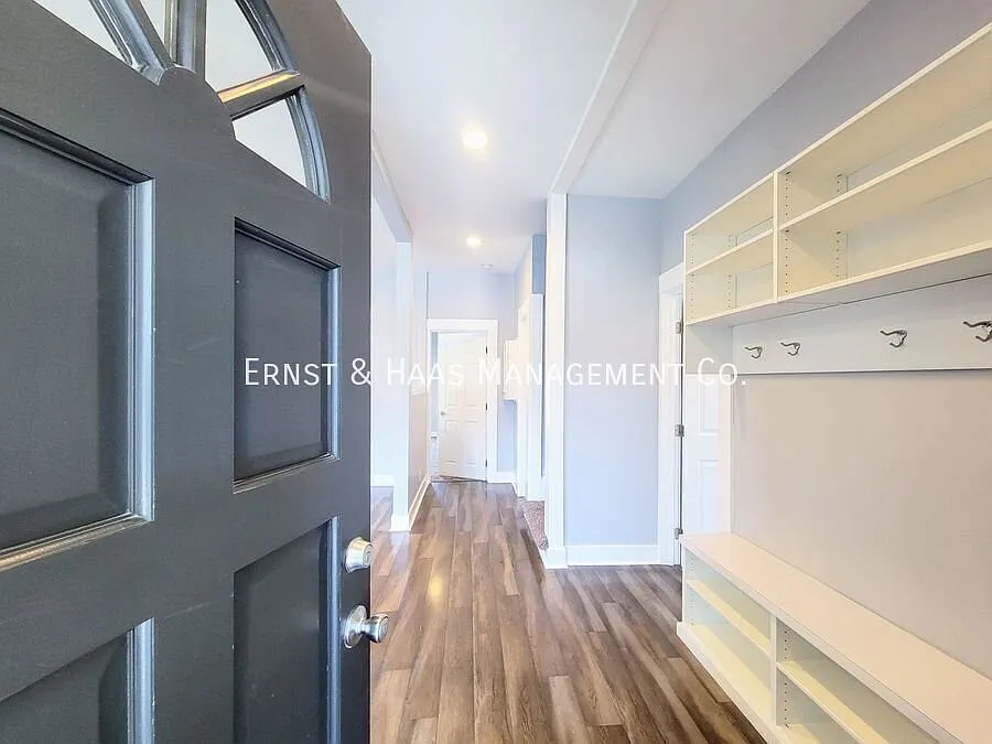 Historic 5-Bedroom, 4-Bathroom Home with Modern Upgrades and Fabulous Amenities! — Photo 3