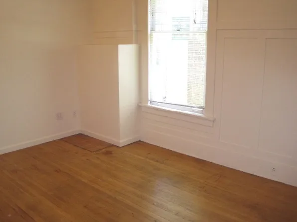 5043 18th Ave NE, Seattle, WA 98105