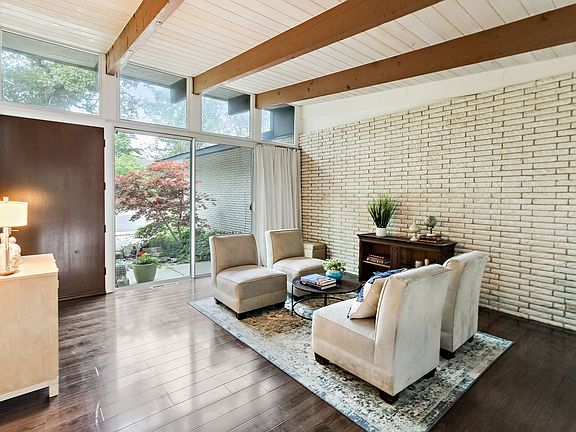 3rd image of 3 Cornell Dr