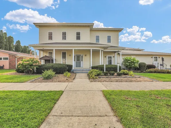 120 S Locust St, Arcola, IL 61910
