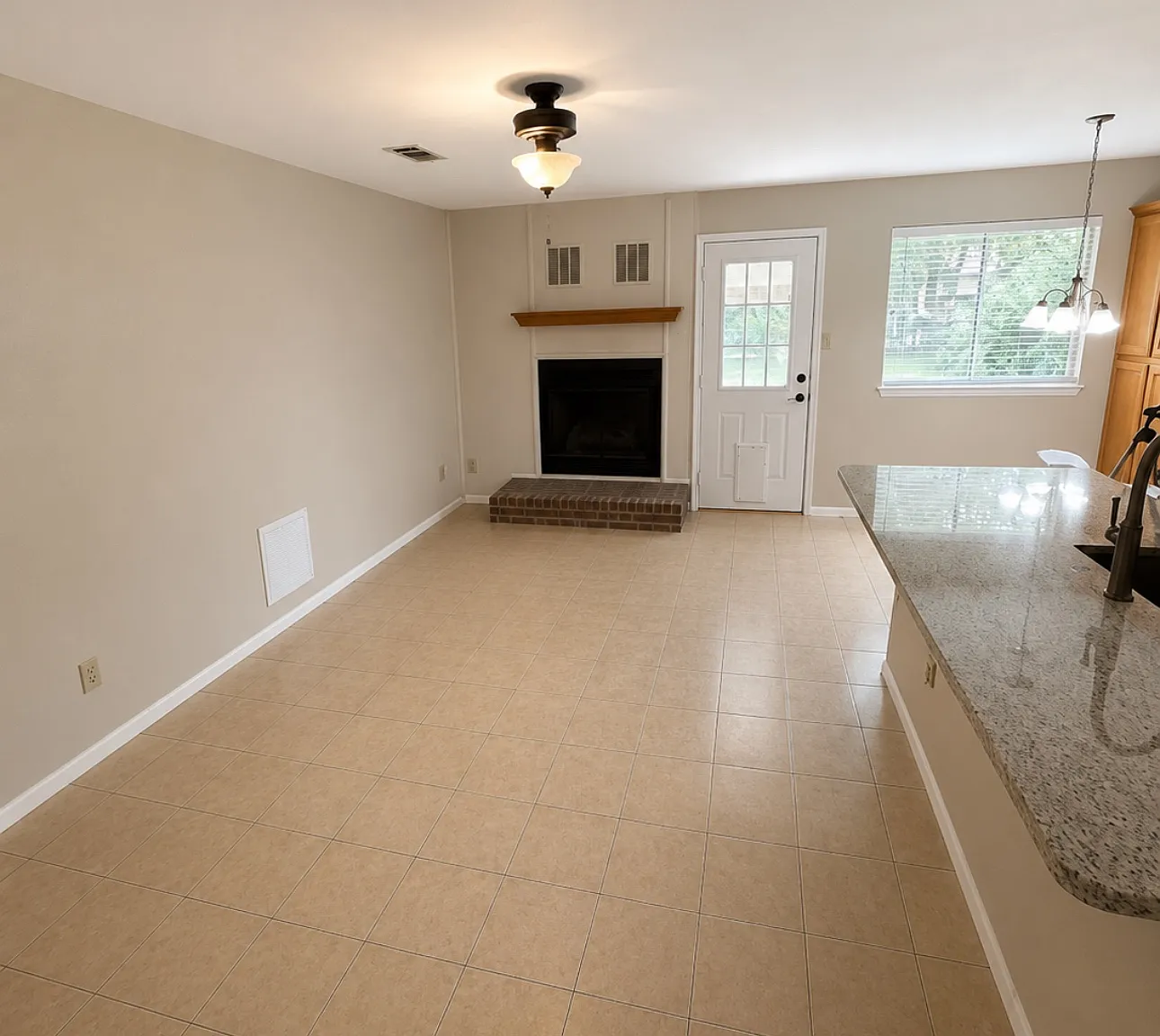 2704 Foxcroft Cir — Photo 3