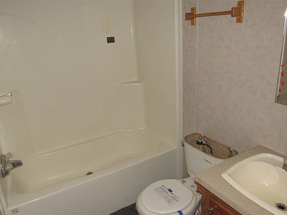 5th image of 115 N 2nd St