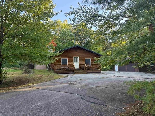 N6772 Black Oak Cir, Shawano, WI 54166