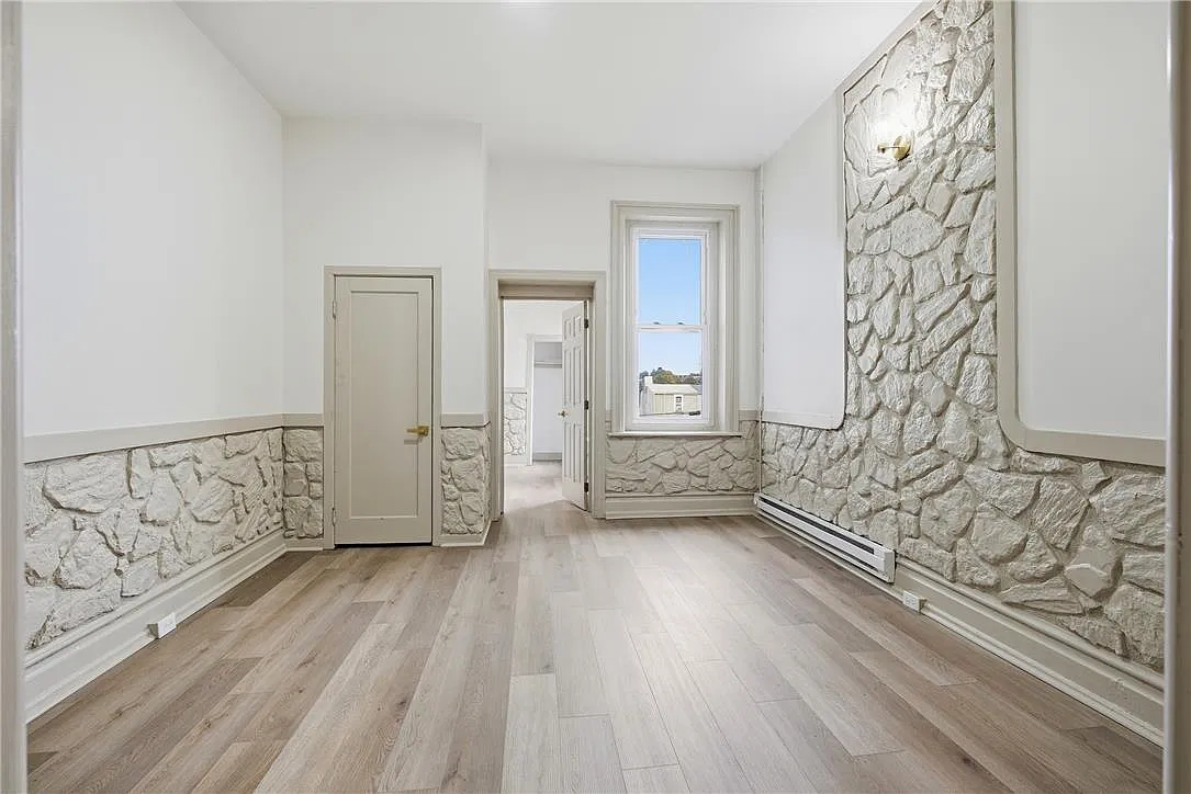 3 bed, 1.0 bath, 1280 sqft, $1,750 — Photo 4