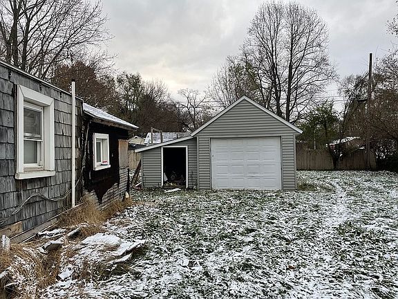 3rd image of 52096 Forestbrook Ave