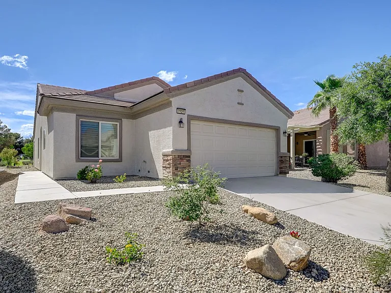 7925 Fantail Dr — Photo 2