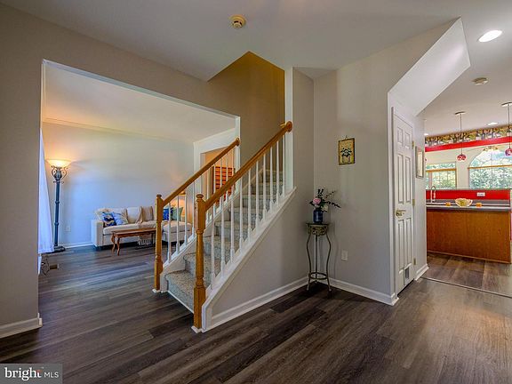 3rd image of 50 Phoebe Farms Ln