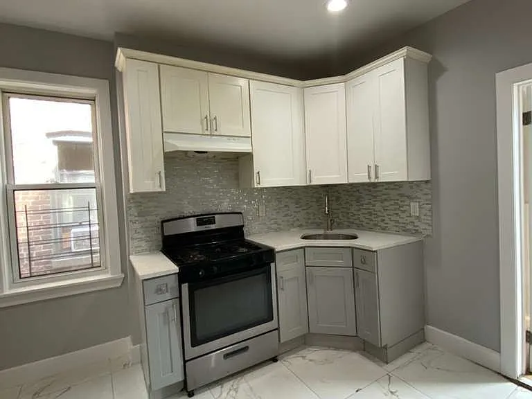 114 Maple St #3L — Photo 4