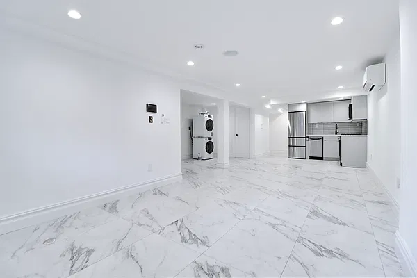 Rented by New York Realty Minimax Inc | media 4
