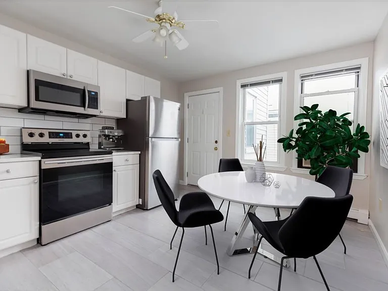 15 Aspinwall Ave #4 — Photo 3
