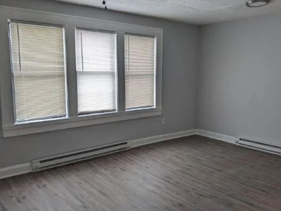 3rd image of 439 McGregor Ave #4-1