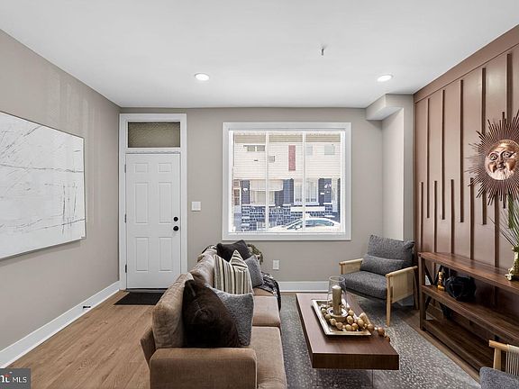 5th image of 2518 S American St