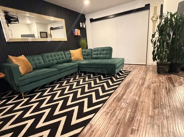 1242 E 4th St Unit 3, Long Beach, CA 90802