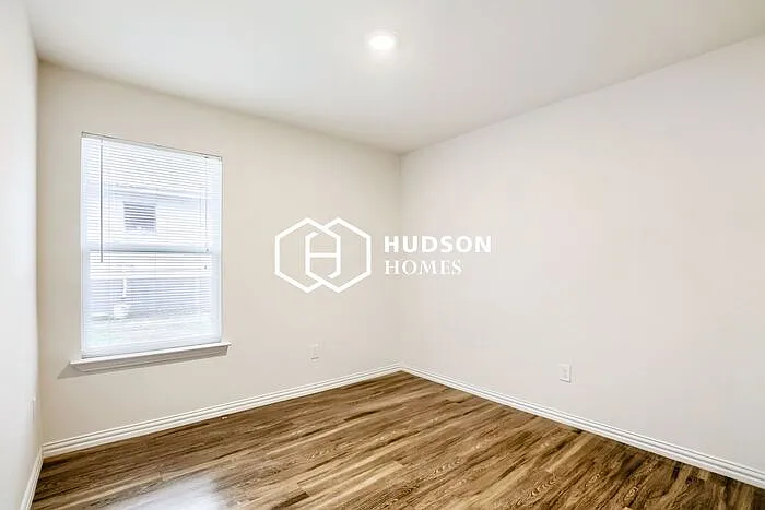 701 E Avenue A — Photo 10