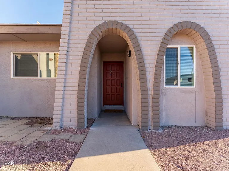 90 Mariposa Dr — Photo 2