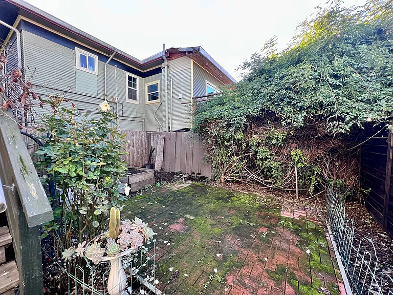 3209 Hannah St — Photo 14