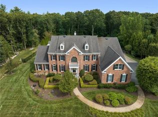 5 Lenihan Ln, East Greenwich, RI 02818