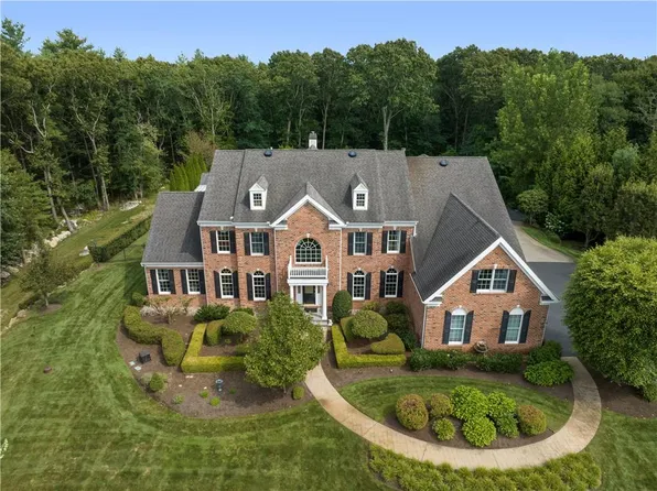 5 Lenihan Ln, East Greenwich, RI 02818