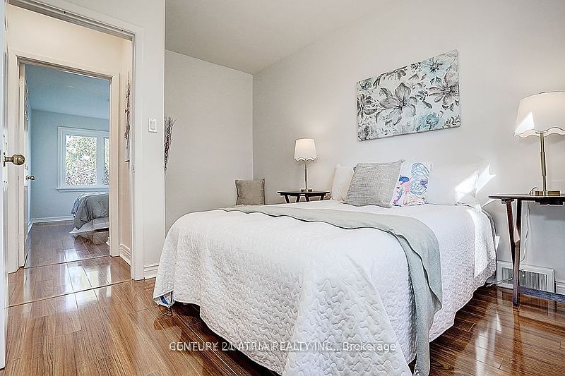 Toronto House for rent - 5 Bedrooms — photo 8
