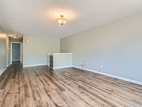4th image of 2356 Teakwood Dr E