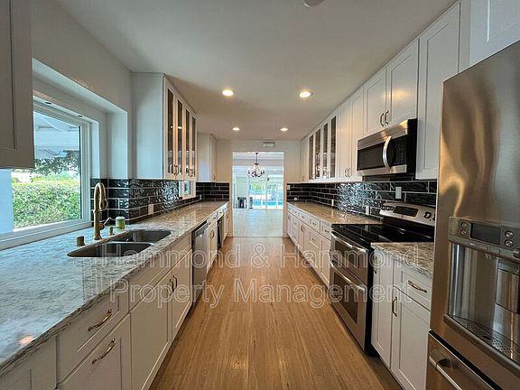 3rd image of 5710 Jumilla Ave