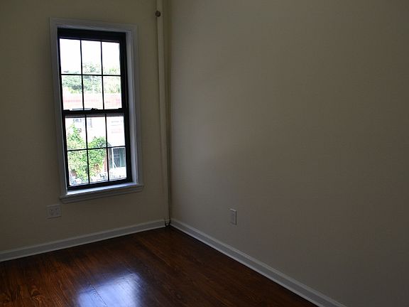 4th image of 548 Kosciuszko St APT 3