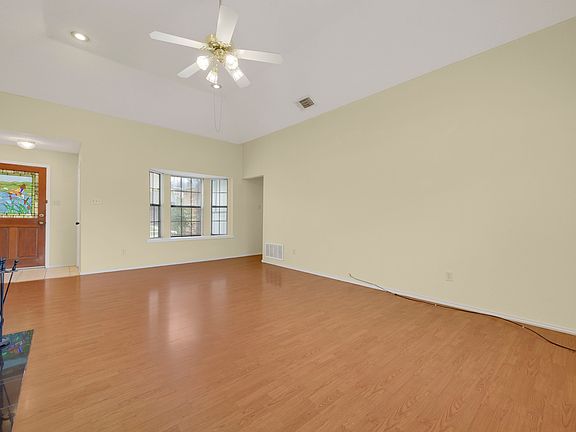 4th image of 638 Hood Dr