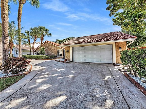 5th image of 7534 Black Olive Ave
