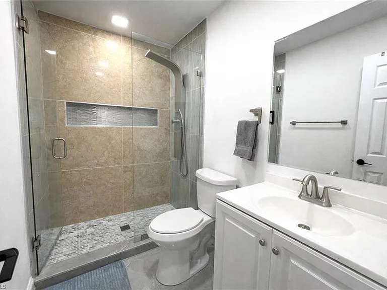 3767 Golden Gate Blvd E — Photo 6