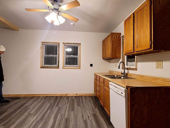 4th image of 601 2nd Ave NW