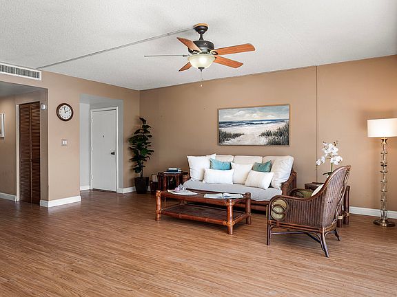 4th image of 75-5719 Alii Dr APT 208