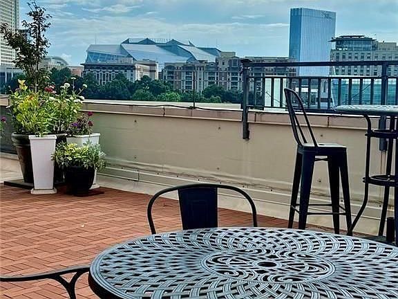 3rd image of 115 W Peachtree Pl NW Unit 509