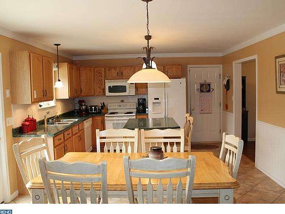 4th image of 171 Darlington Cir