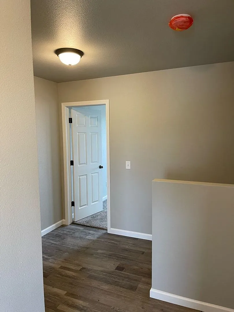 Spacious 3-bed 2.5 Bath - First Month Free! — Photo 4
