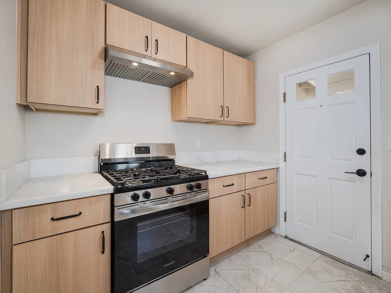 7731 Ferncola Ave — Photo 5