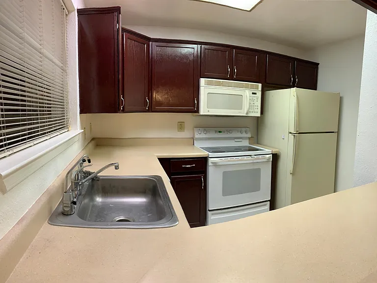 1644 Lomaland Dr #120 — Photo 17