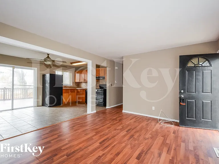 5323 Ville Cecelia Ln — Photo 3