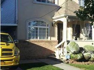 161 Sharrotts Rd, Staten Island, NY 10309