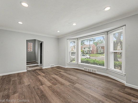 4th image of 13960 Greenview Rd