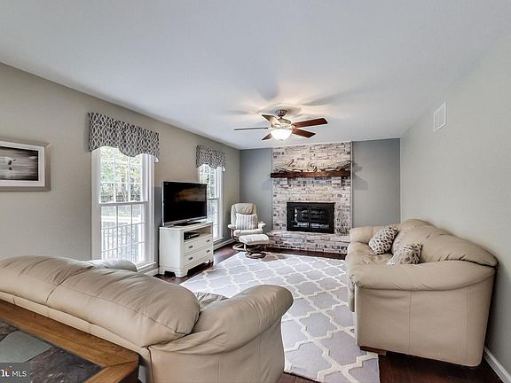 2nd image of 105 Amesbury Ct