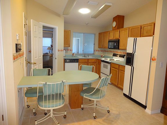 Eat-in Kitchen