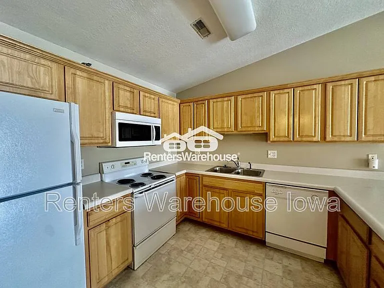 5924 Sutton Pl #10 — Photo 14