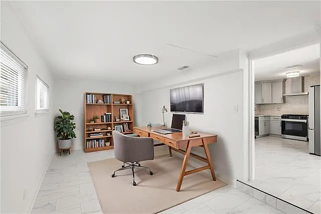 1509 Taft Park — Photo 8