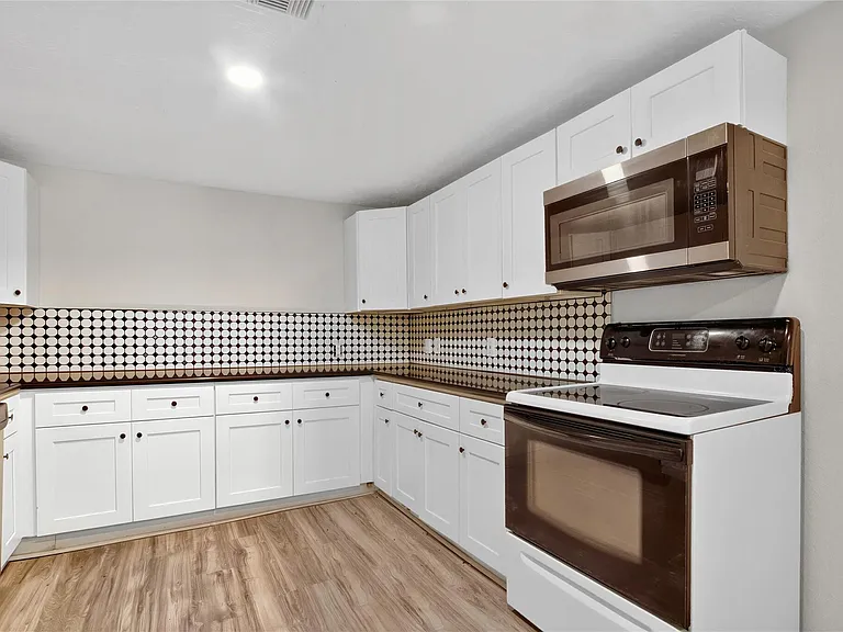 5110 FM 1765 — Photo 14